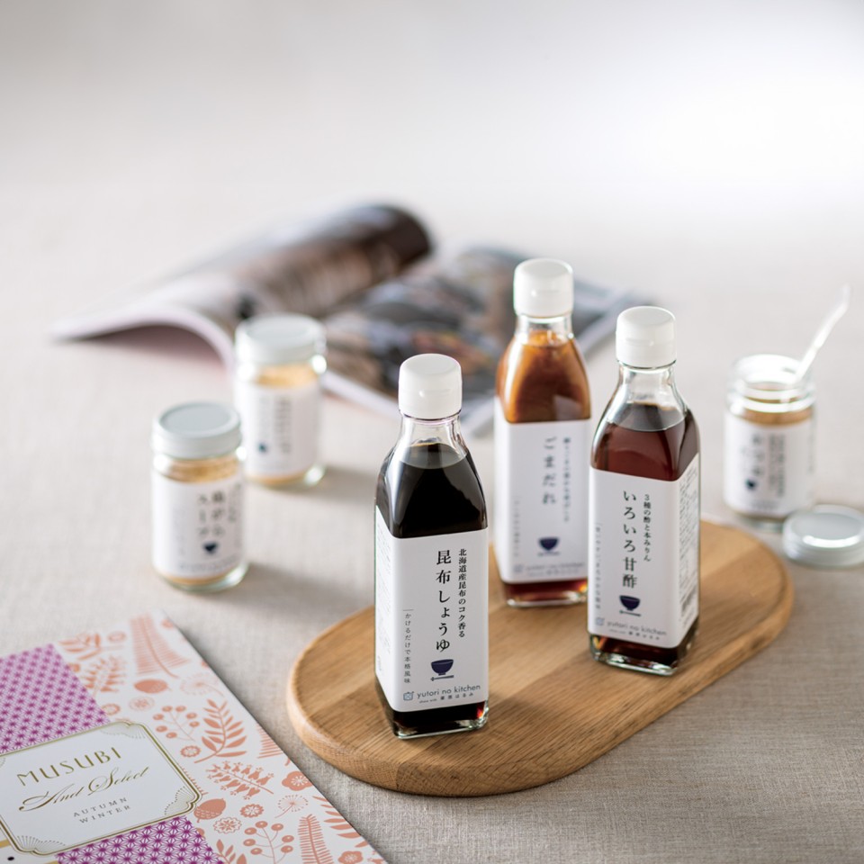 料理家 栗原はるみ監修 調味料6本セット＋カタログギフト MUSUBI〈中紅